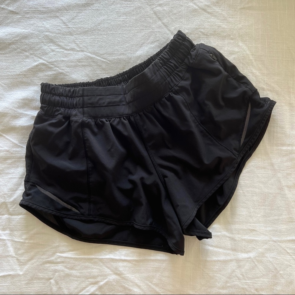 Lululemon Hotty Hot Low-Rise Lined Short 2.5”